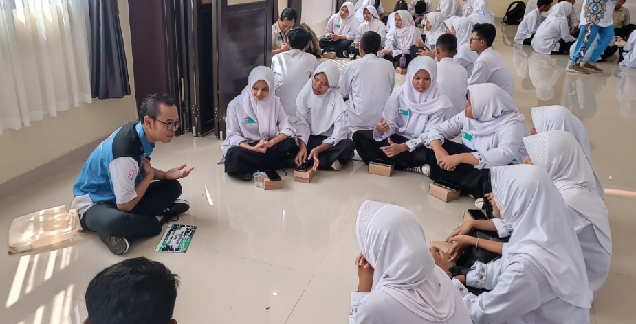 Jelang Pilkada, RTIK Kabupaten Cirebon Sosialiasikan Hak Gen-Z dalam Pemilu dan Cara Menangkal Hoax
