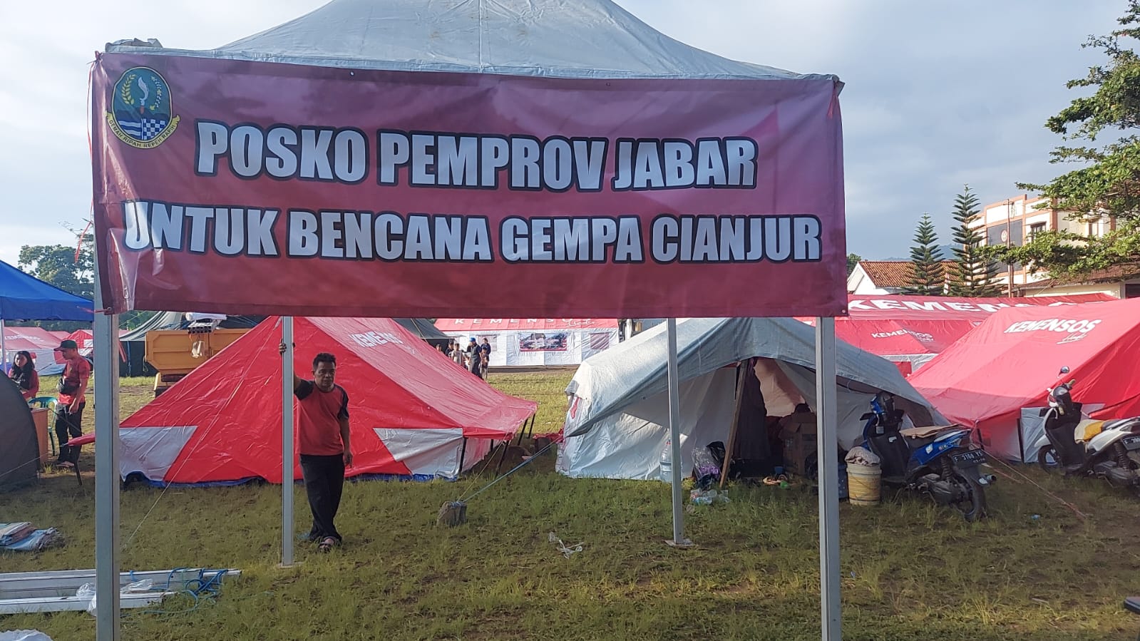 Posko Milik Pemprov Jabar di Kecamatan Gekbrong Terus Galang Bantuan untuk Pengungsi
