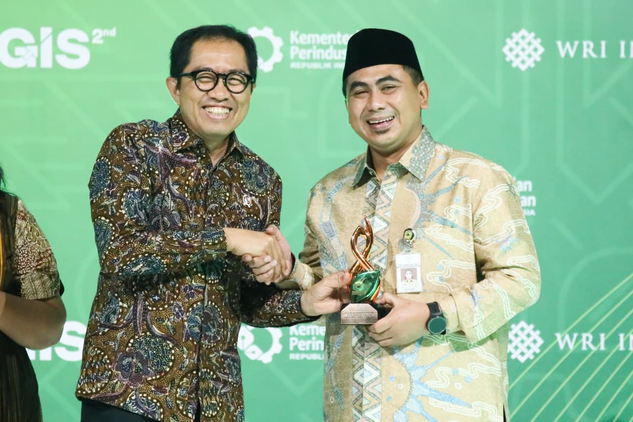 Pemprov Jateng Terima Penghargaan Pemerintah Daerah dengan Implementasi Industri Hijau Terbaik