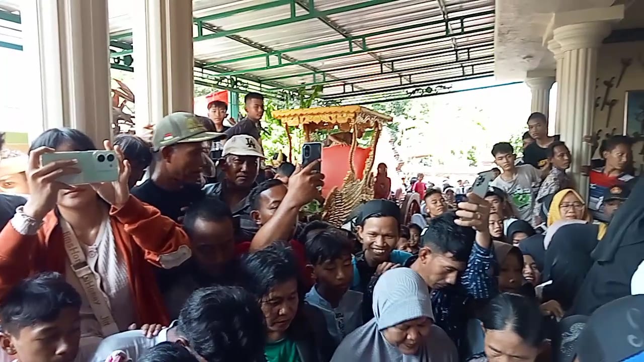 Ribuan Warga Penasaran Sumpah Pocong Saka Tatal