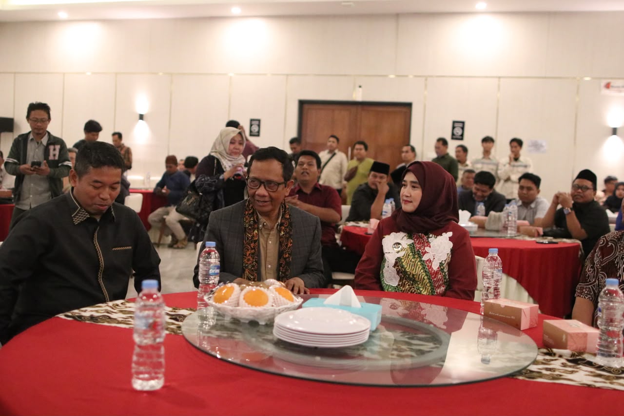 IKA UII Cirebon Raya Gelar Talkshow Hadirkan Mahfud MD