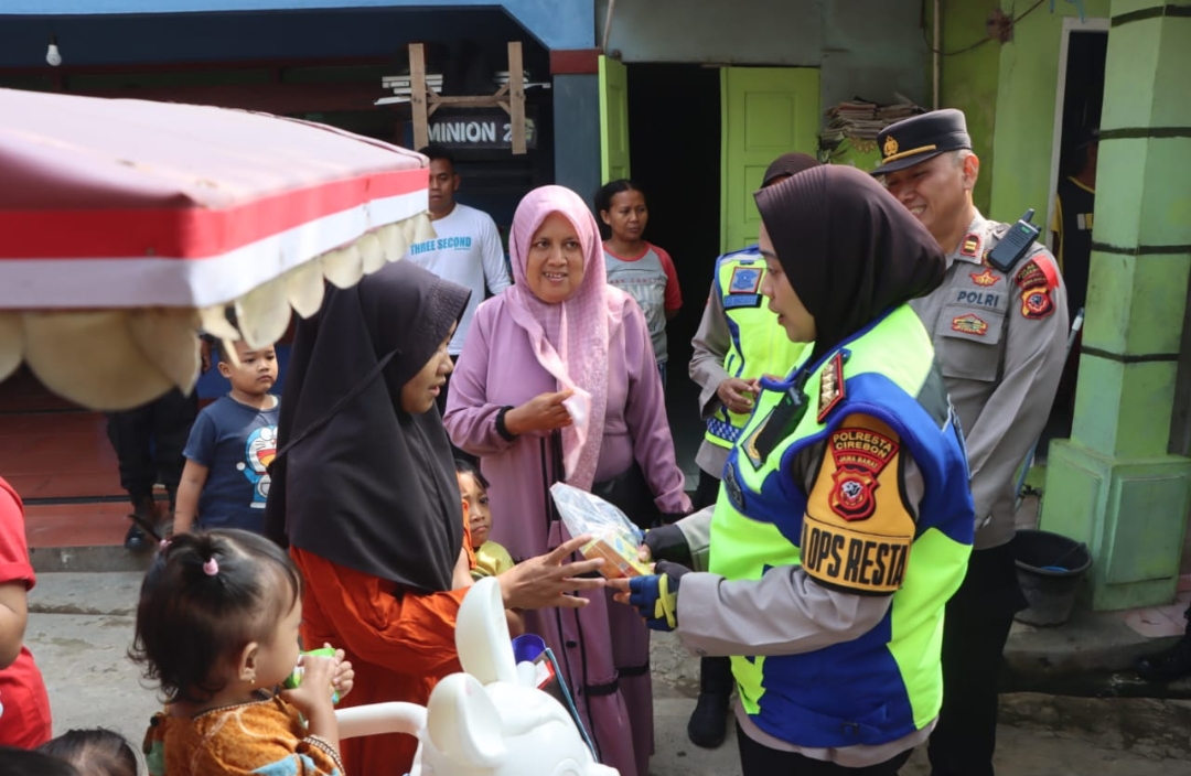 Kapolresta Cirebon Pimpin Patroli Roda Dua, Sekaligus Berikan Bantuan kepada Anak Asuh Stunting