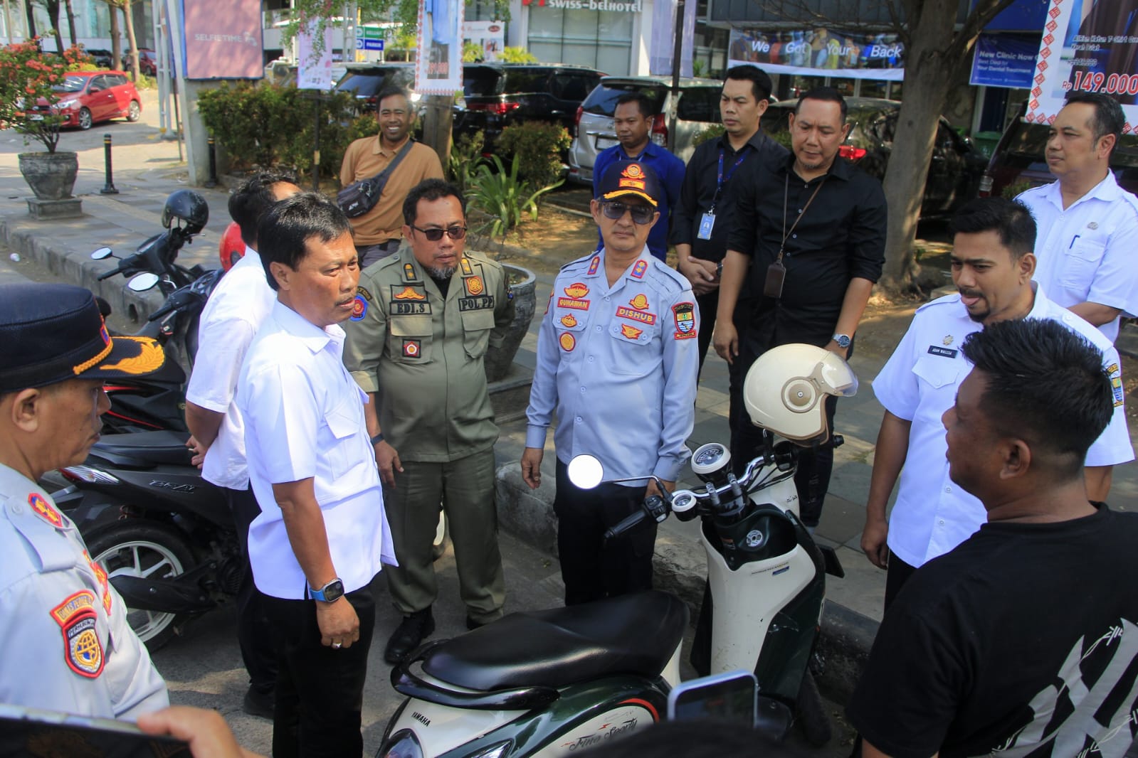 Trotoar Area Depan CSB Mall Mulai Dilakukan Pemagaran 