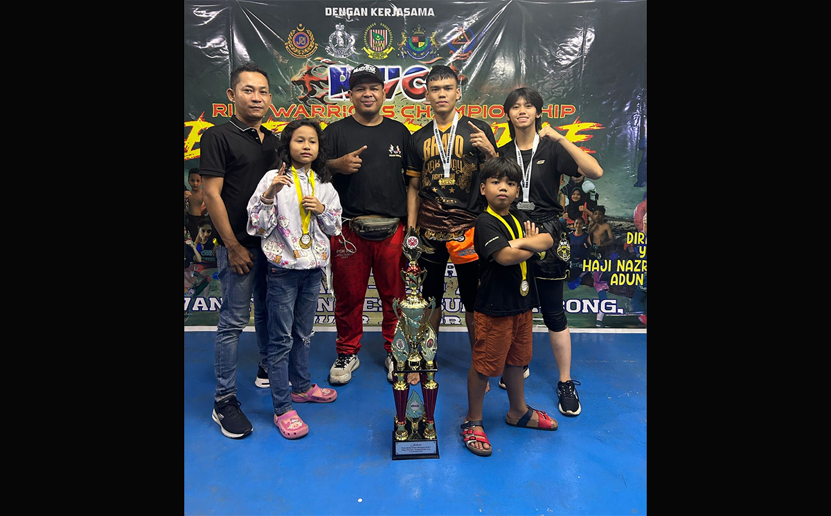 Kirim 4 Atlet Muaythai ke Malaysia, MI Kota Cirebon Sukses Raih 4 Medali dan 1 Trofi Juara