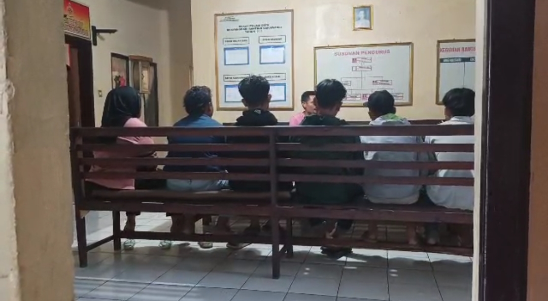Viral Konvoi Bawa Senjata Tajam, Tujuh Remaja di Kuningan Diamankan Aparat Kepolisian