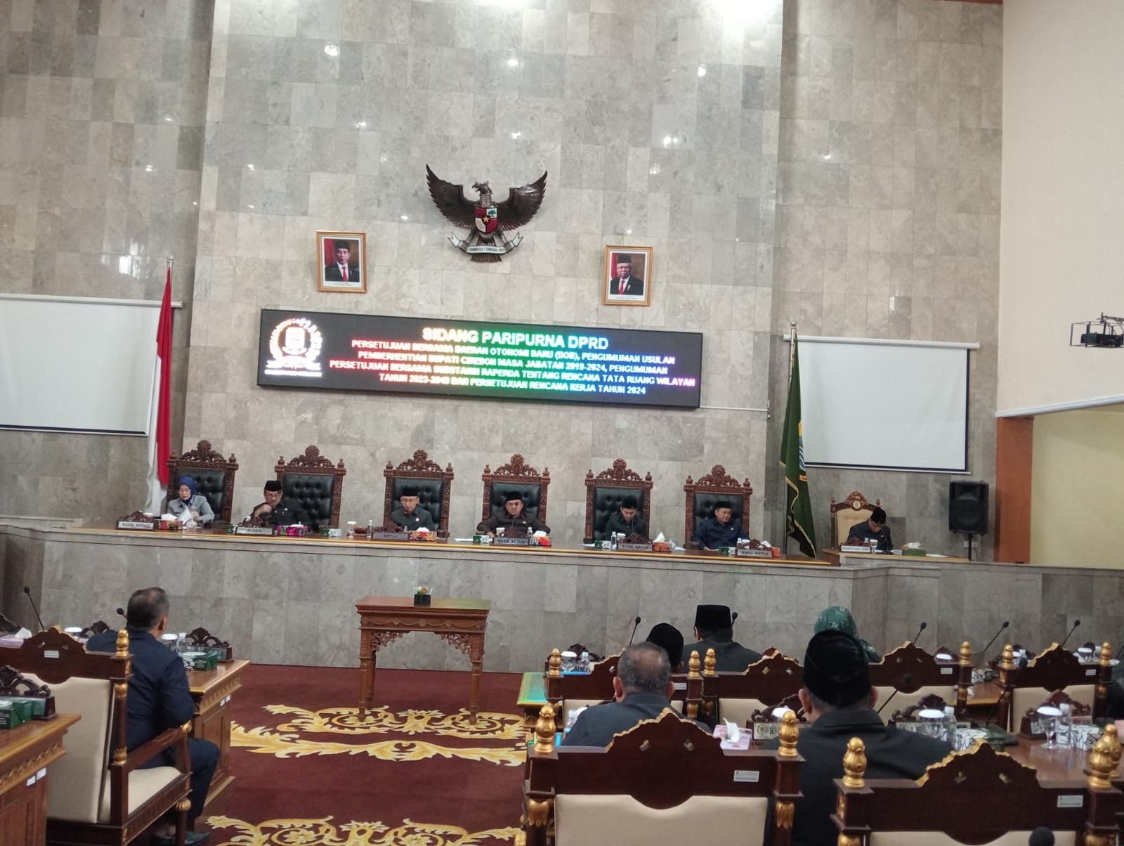 DPRD Umumkan Usulkan Pemberhentian Bupati Cirebon 