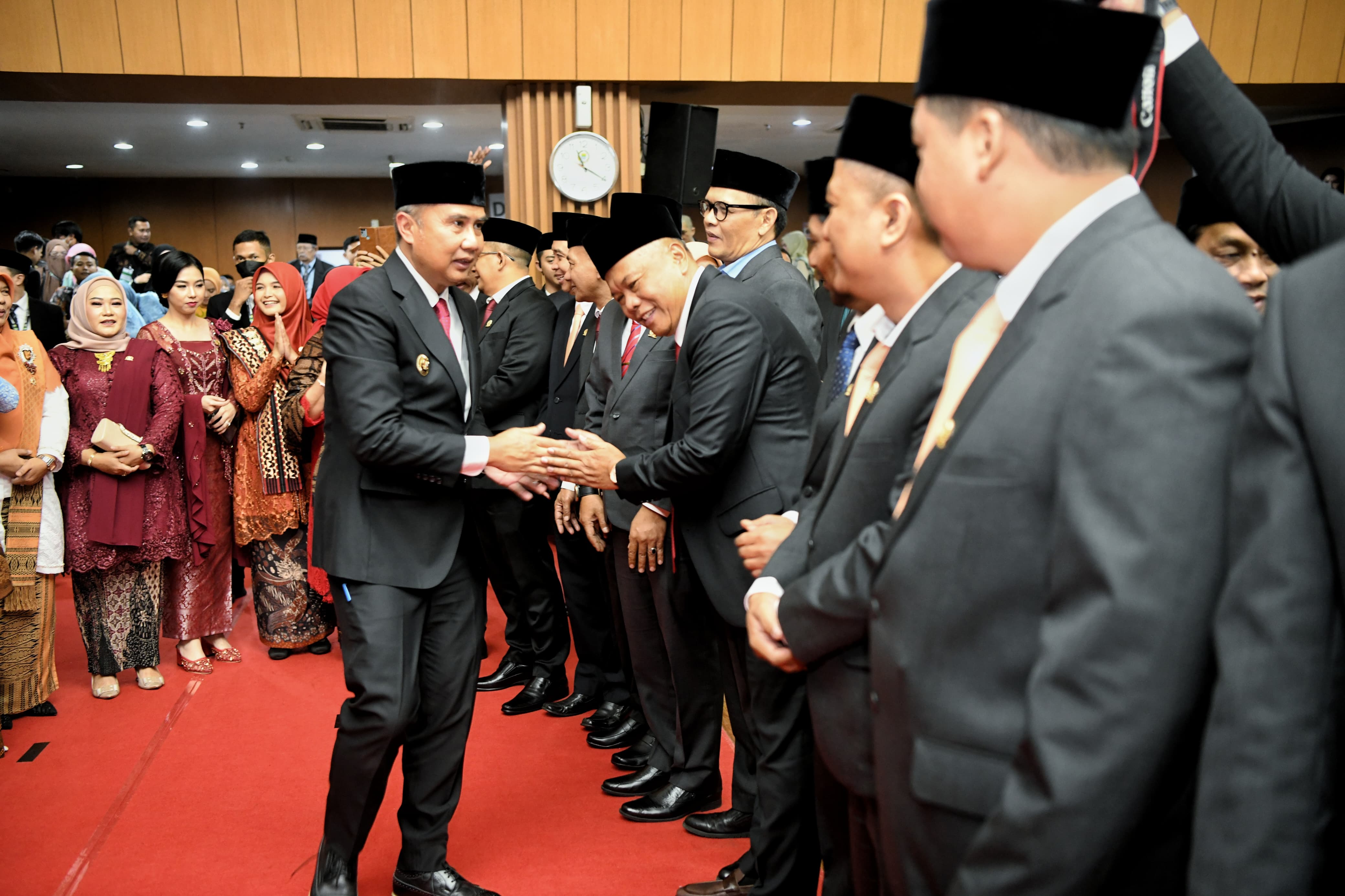 Resmi Dilantik, Bey Machmudin Beri Ucapan Kepada 50 Anggota DPRD Kota Bandung Periode 2024-2029 