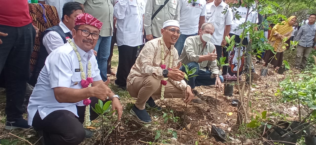 Bupati Cirebon Resmikan Ekowisata Mangrove Desa Pengarengan 