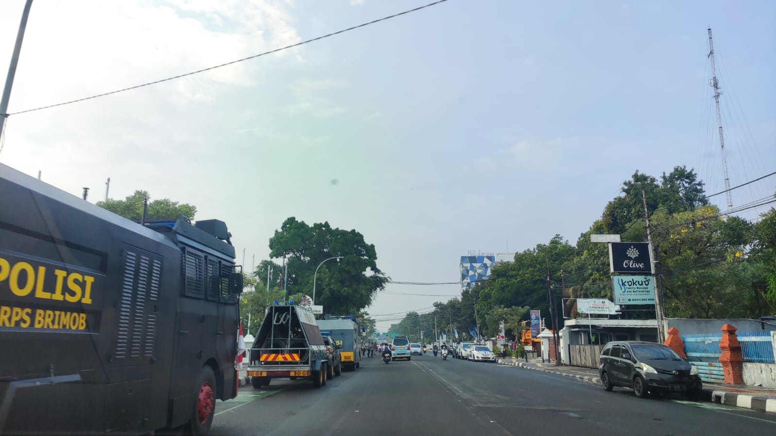 Demo Ojol di Cirebon Terkait Kenaikan BBM, Situasi di Jl Siliwangi Pagi Hari Ini, Sudah Ada Kendaraan Brimob
