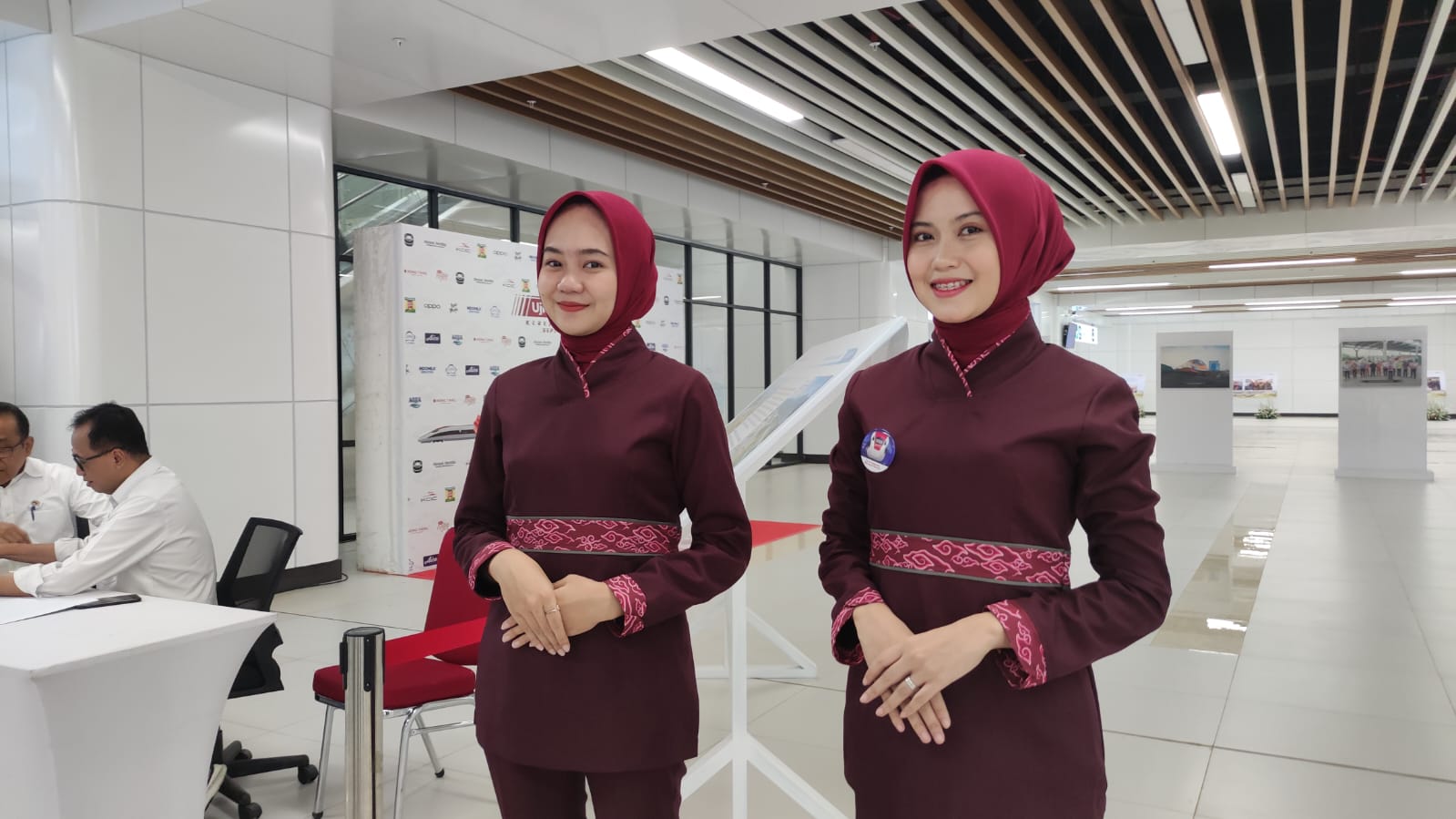 Serba Cirebon di Kereta Cepat Jakarta Bandung, Batik Mega Mendung Lambang Persahabatan Indonesia - China
