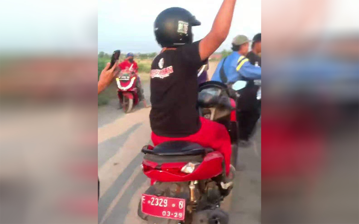 VIRAL Motor Dinas Plat Merah Diduga Dipakai Tawuran di Cirebon