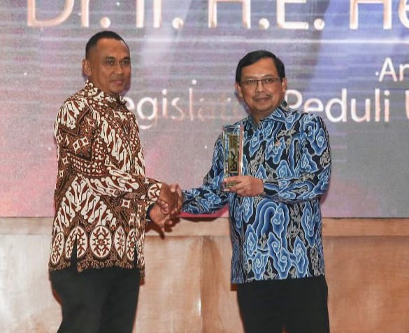 Herman Khaeron Dapat Penghargaan Peduli Usaha Mikro Kecil dan Menengah dari KWP Award 2023