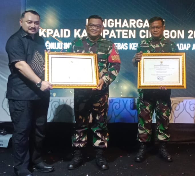 Dandim 0614/Kota Cirebon dan Babinsa Argasunya Raih KPAID Award