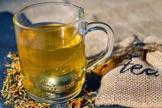 5 Teh Herbal yang Dapat Turunkan Kadar Gula Darah Secara Alami