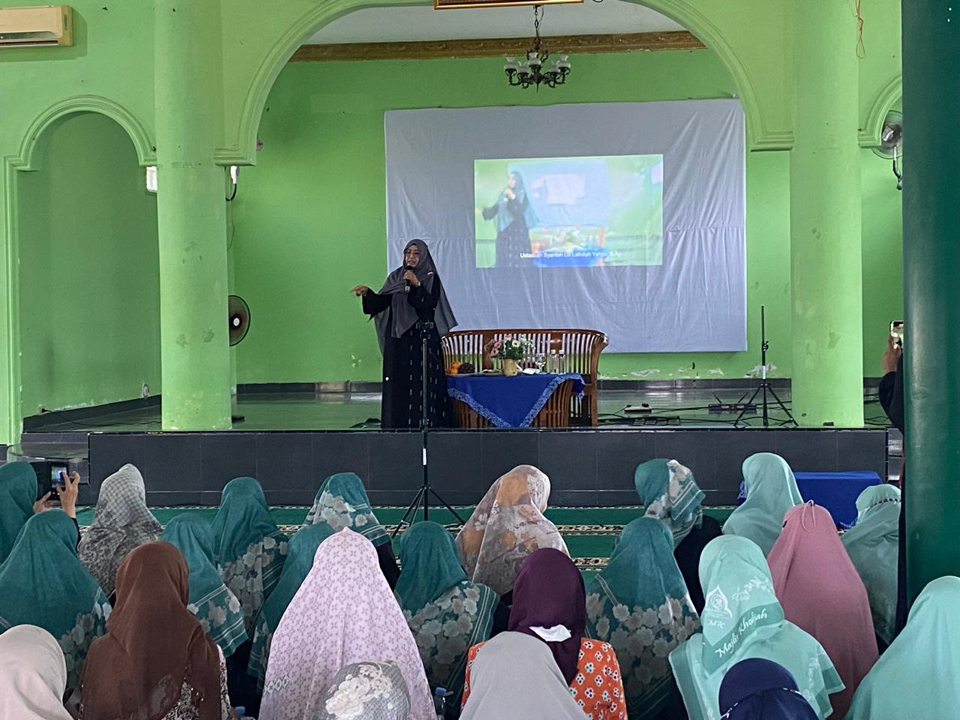 DKM Masjid Sayyidin Panatagama Gelar Pengajian Ibu-ibu
