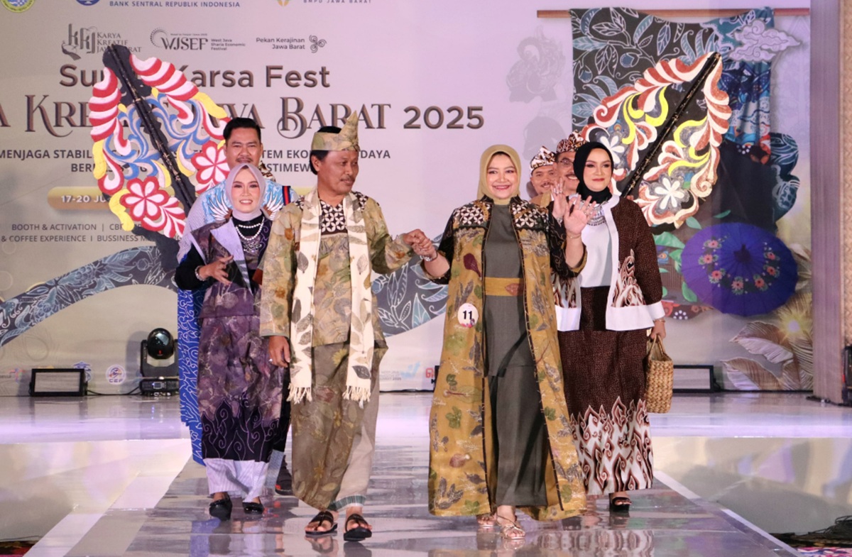 Eco Print Motif Daun Jati Kota Cirebon Memikat Panggung KKJ dan PKJB 2025
