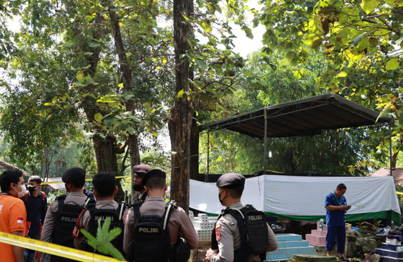 Polisi Majalengka Bongkar Kuburan Eks Anggota Geng Motor di TPU Buyut Wasa Desa Sumber Kulon