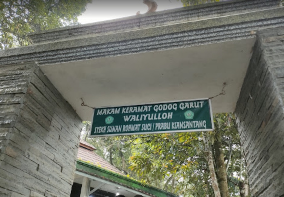 Makam Raden Kian Santang, Sering Disebut Makam Godog, Anak Prabu Siliwangi
