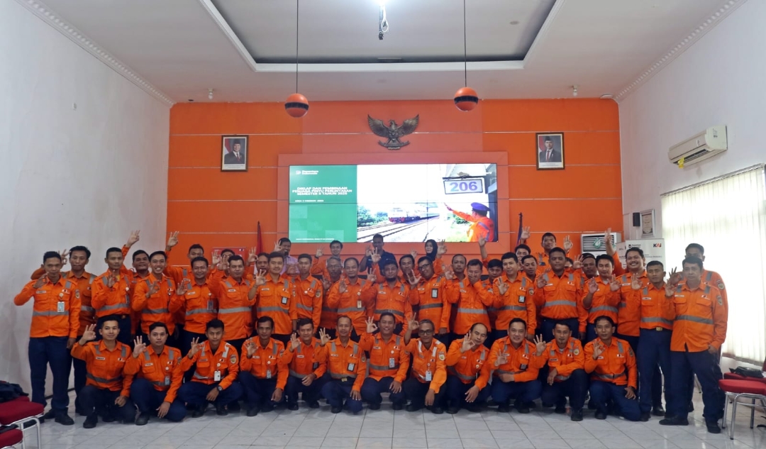 KAI Daop 3 Beri Pembinaan Bagi Penjaga Pintu Perlintasan