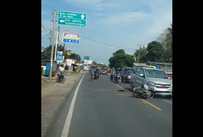 Tawuran di Palimanan Cirebon, Mobil Wuling Jadi Korban karena Ditabrak Pelajar, Motor Ditinggal Kabur