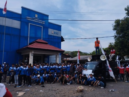 Tolak Kenaikan UMK 3.57 Persen, Buruh Cirebon Kembali Turun ke Jalan 