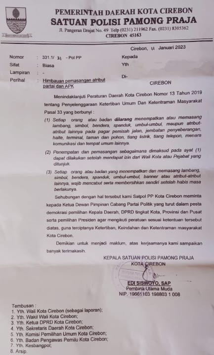 Satpol PP Kota Cirebon Edarkan Surat Imbauan Aturan Pemasangan APK Pemilu 2024