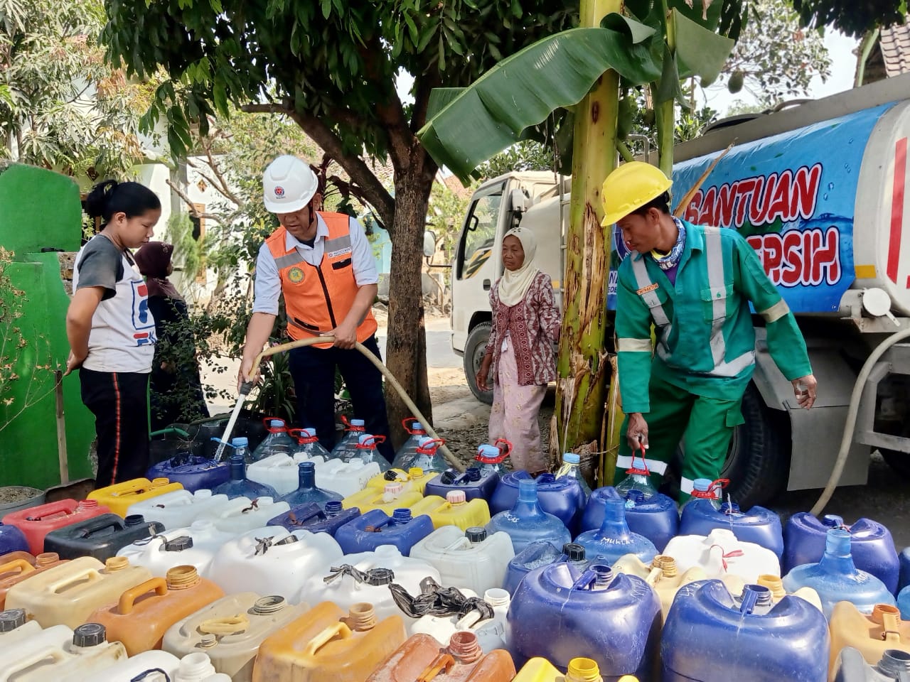 Kabupaten Cirebon Dilanda Kekeringan, PT Indocement Salurkan Bantuan Air Bersih