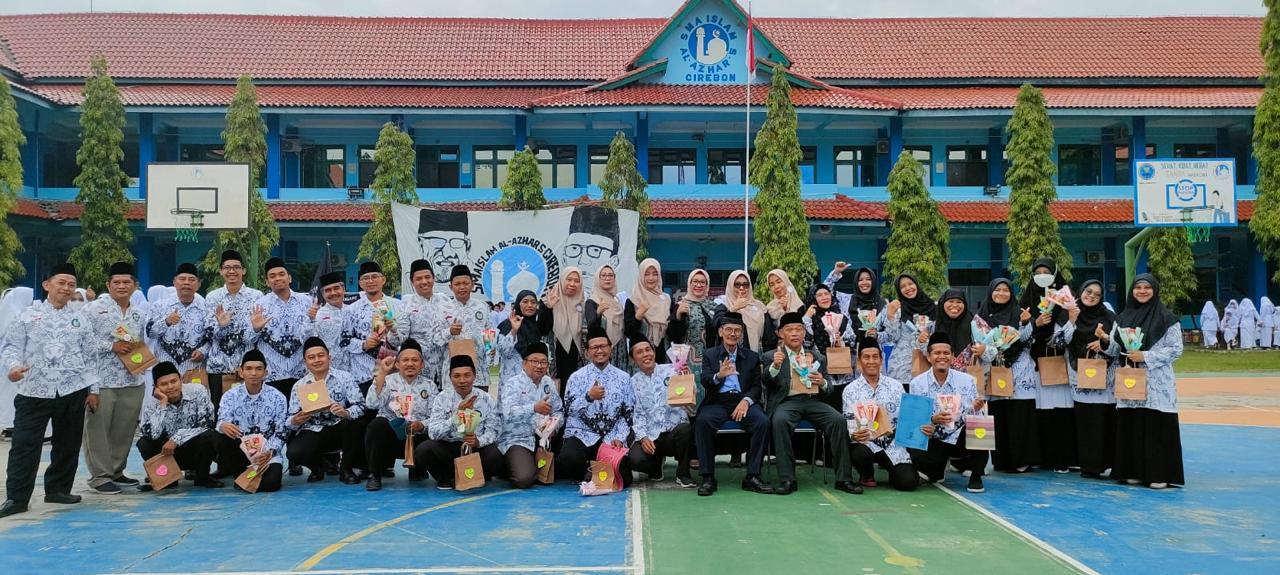 Peringati Hari Guru, Siswa SMA Islam Al Azhar 3 Cirebon Beri Kejutan ke Guru
