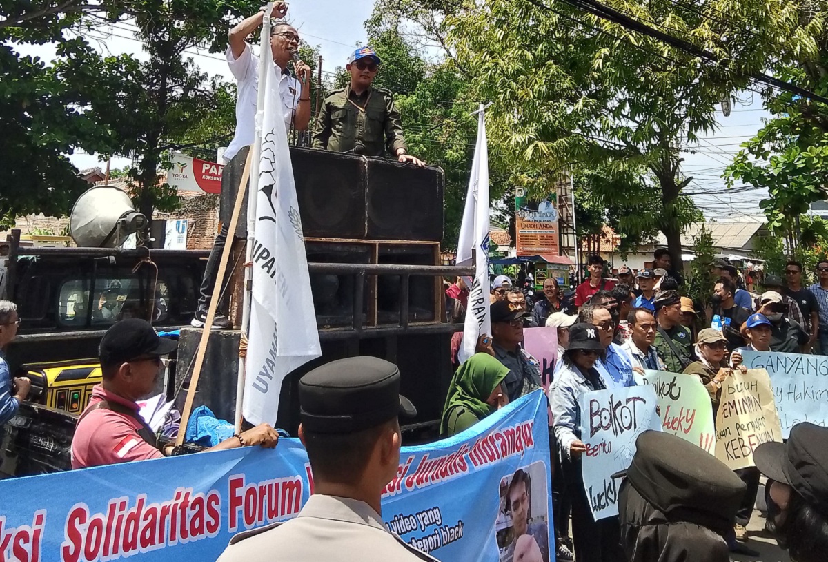 Demo Wartawan di Indramayu, Buntut Pernyataan Lucky Hakim yang Diduga Lecehkan Jurnalis dan Media Lokal