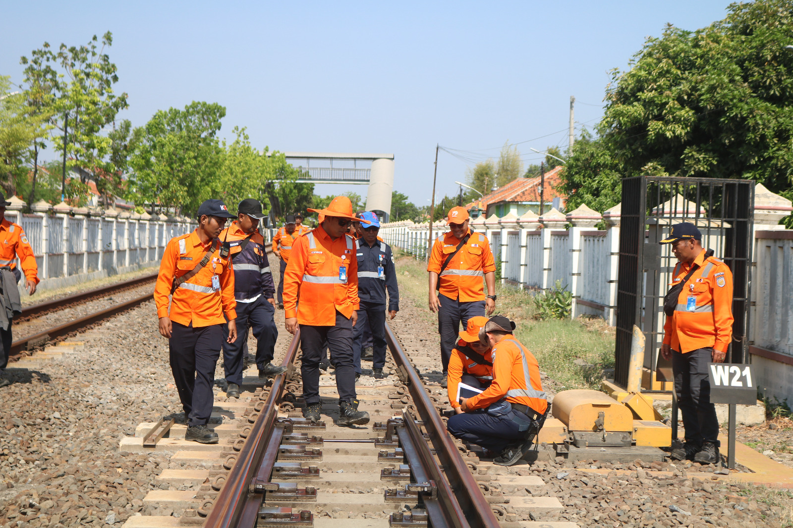 KAI Daop 3 Cirebon Rutin Laksanakan Pemeriksaan Lintas Guna Keselamatan Perjalanan Kereta Api