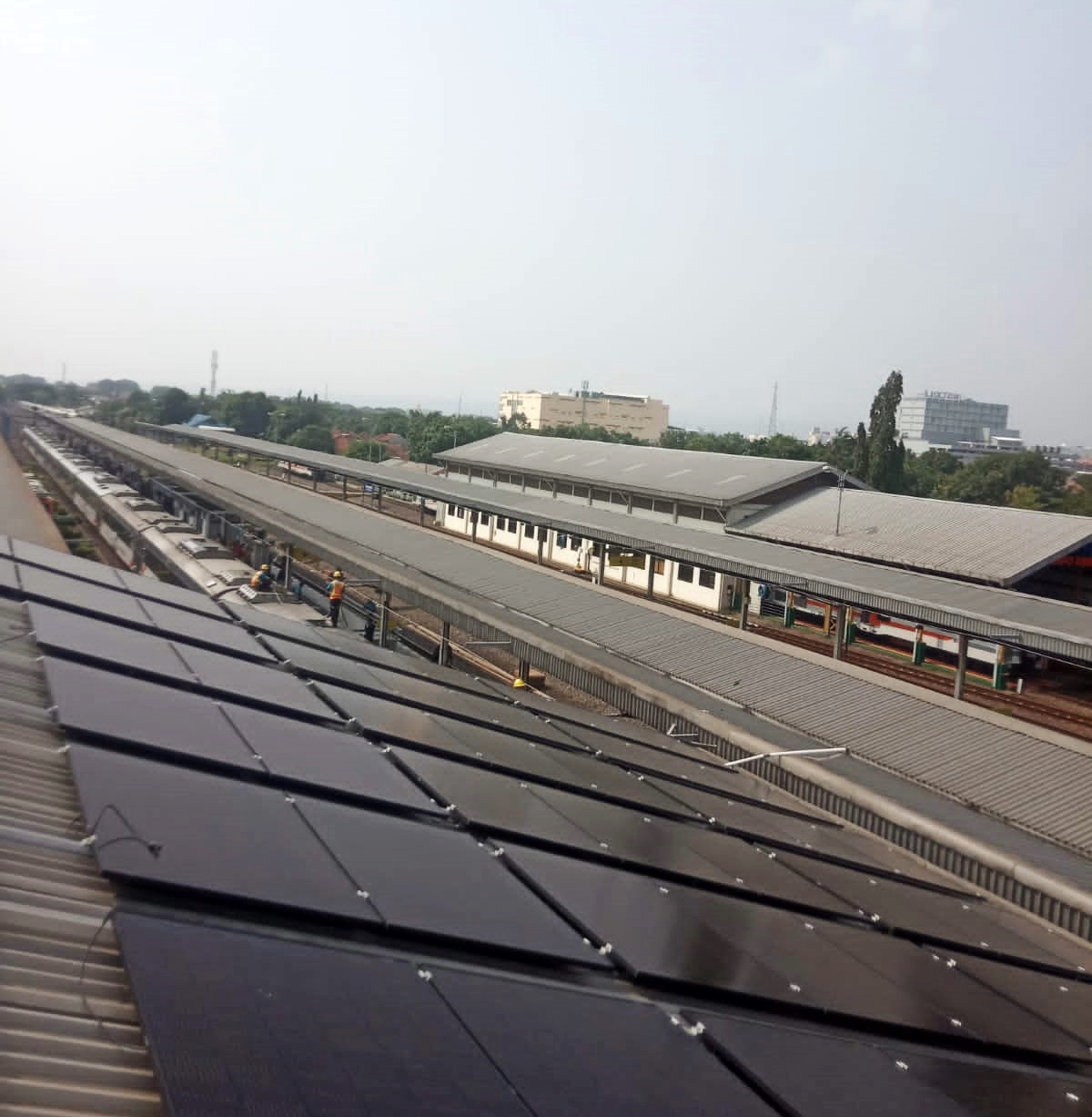 KAI Daop 3 Cirebon Pasang Solar Panel di 3 Stasiun, Hemat Listrik hingga 9 Persen