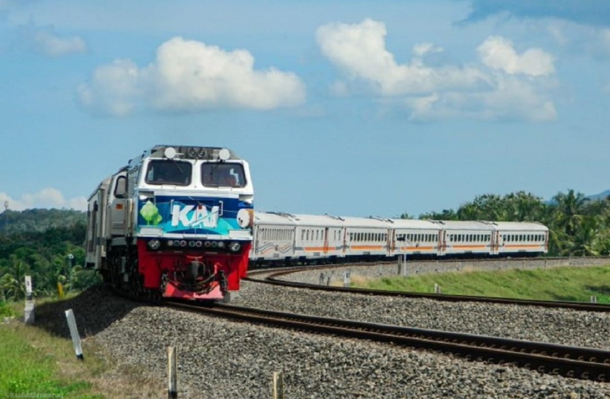 UPDATE: Pasca KA Argo Semeru Anjlok, Jalur Sentolo – Wates Sudah Steril, KA Ranggajati Lewat Jalur Utara