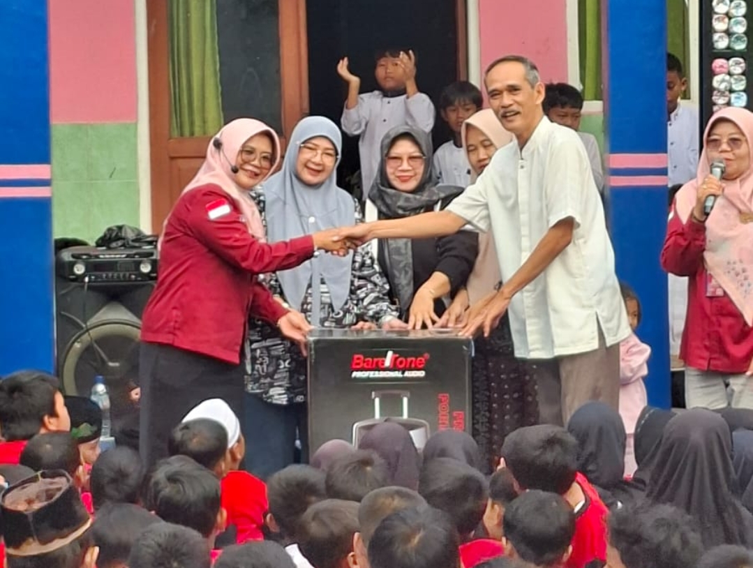 Dari Infak Harian, Wali Murid SDN 1 Ciawigebang Sumbang Sound System untuk Sekolah