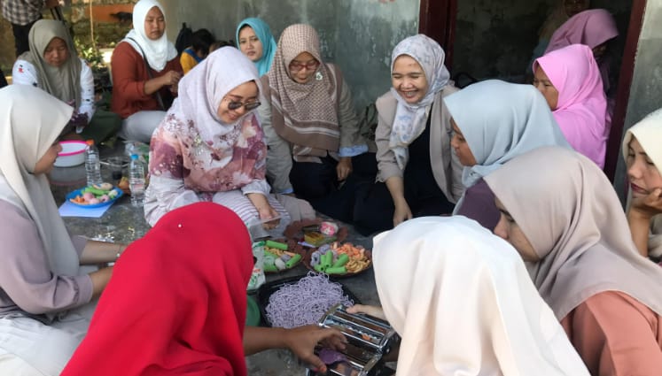 Universitas Muhammadiyah Ahmad Dahlan Cirebon Sukses Mengolah Limbah Kulit Ubi Jalar Ungu Menjadi Mie Ular