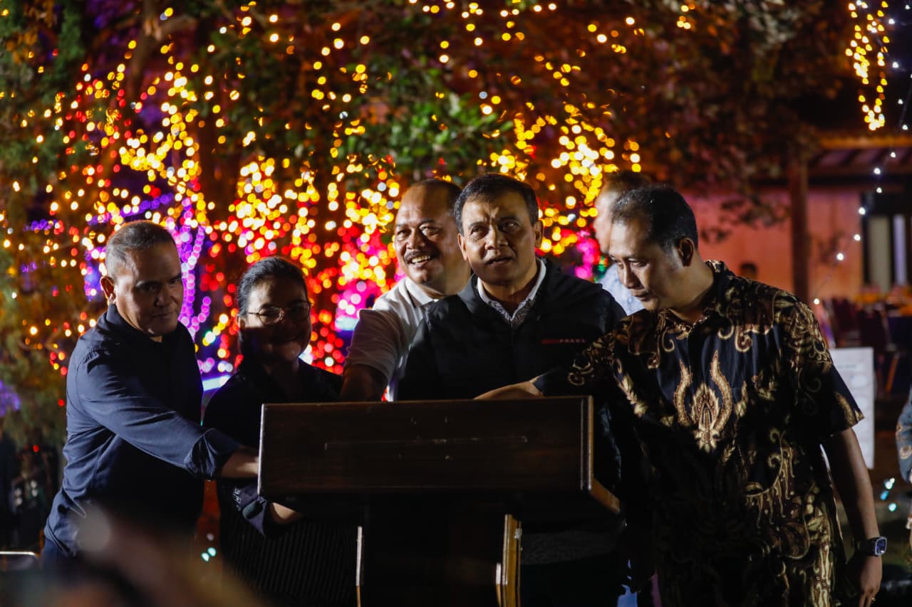 Wisata Malam Lights Wonderland Grand Maerakaca Pukau Para Pengunjung