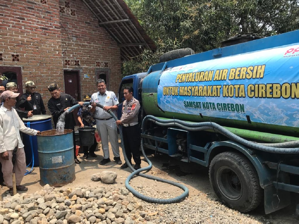 Krisis Air Bersih di Kota Cirebon, Samsat Kucurkan Bantuan ke Kopiluhur