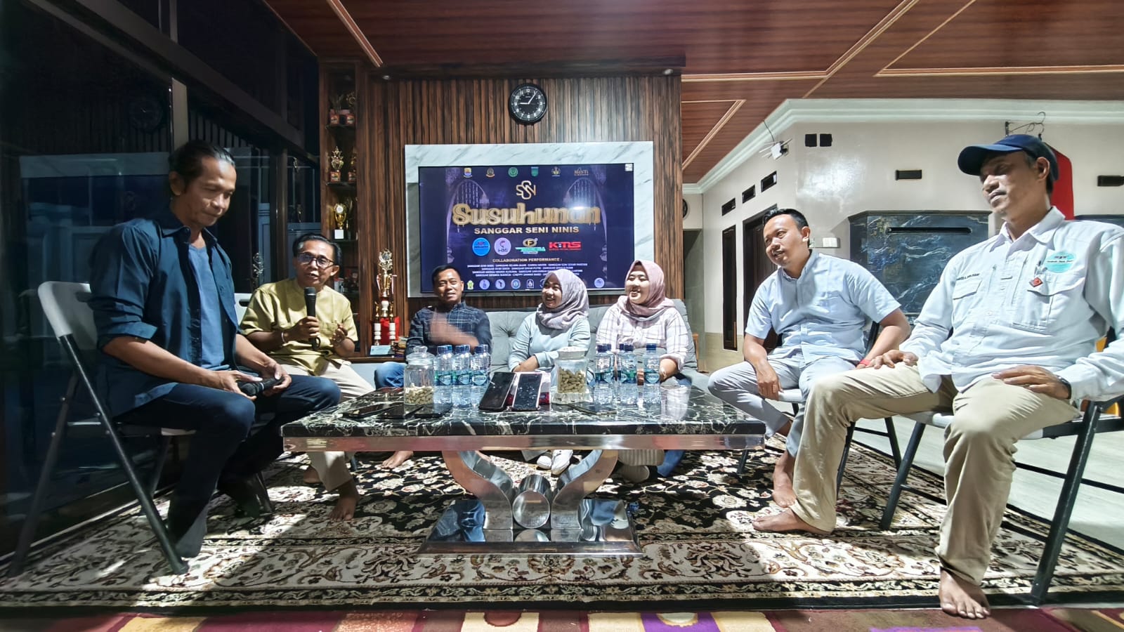 'Susuhunan Sanggar Seni Ninis' Tampilkan Kolaborasi Seni Tradisi dan Kontemporer di Cirebon