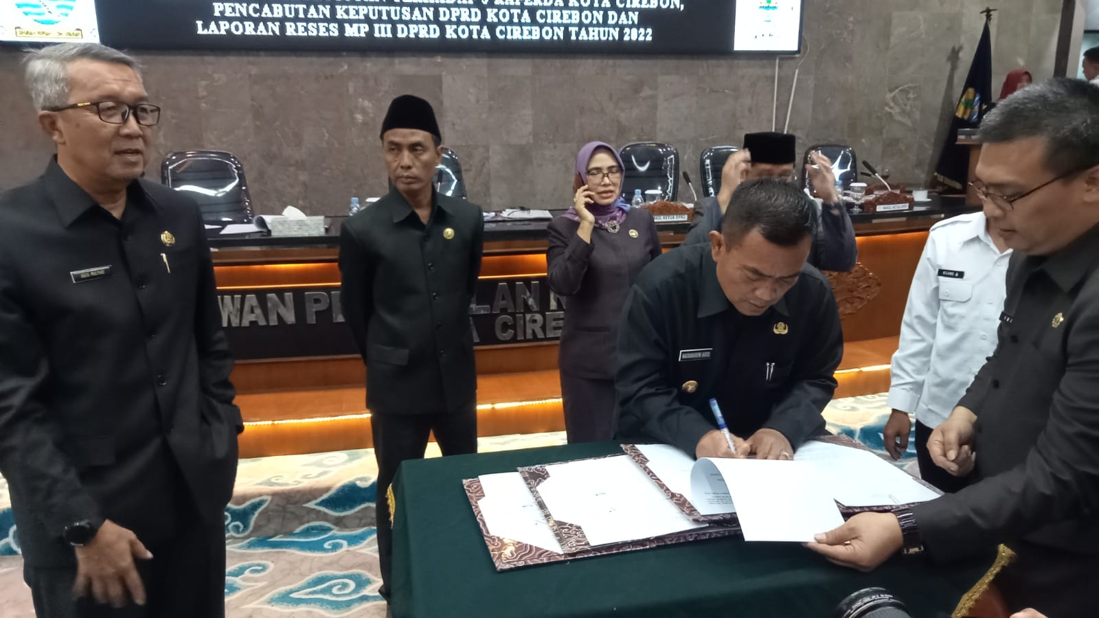 DPRD Kota Cirebon Sepakati Tiga Raperda jadi Perda 