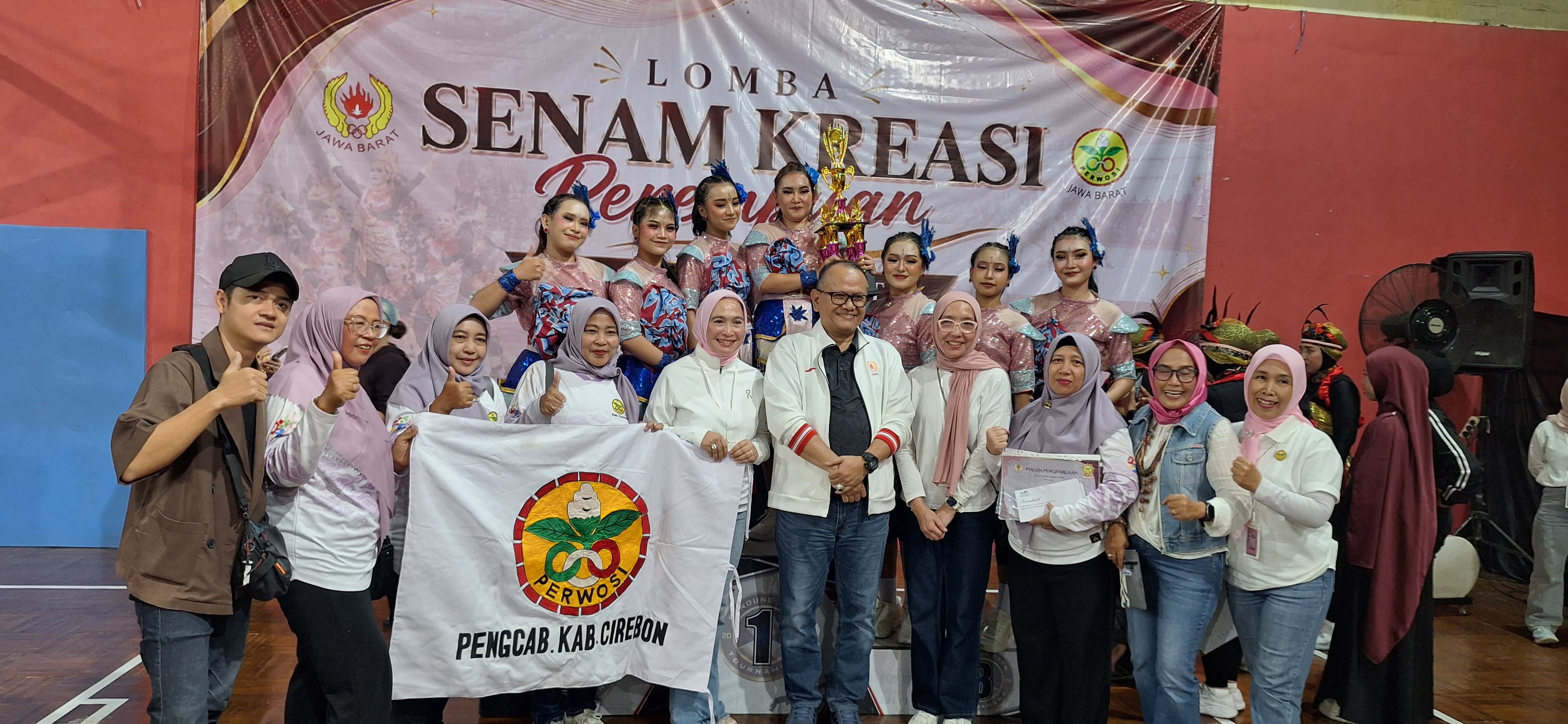 Bawa Mega Mendung, Tim Senam Kreasi Perwosi Cirebon Juara Jabar dan Melaju ke Nasional