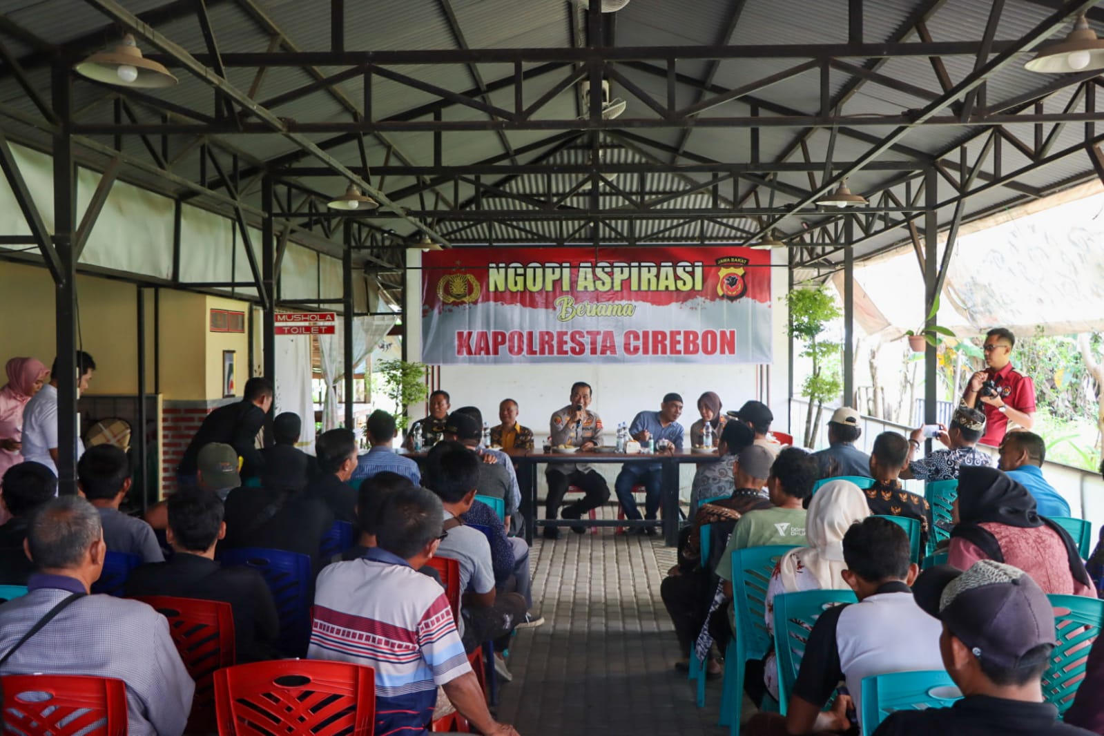 Kapolresta Cirebon Gelar Ngopi Aspirasi Bersama Berbagai Unsur Masyarakat Pabuaran