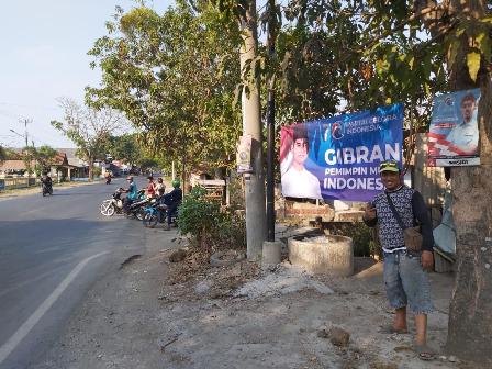 Partai Gelora Tebar Spanduk Gibran Pemimpin Muda Indonesia 