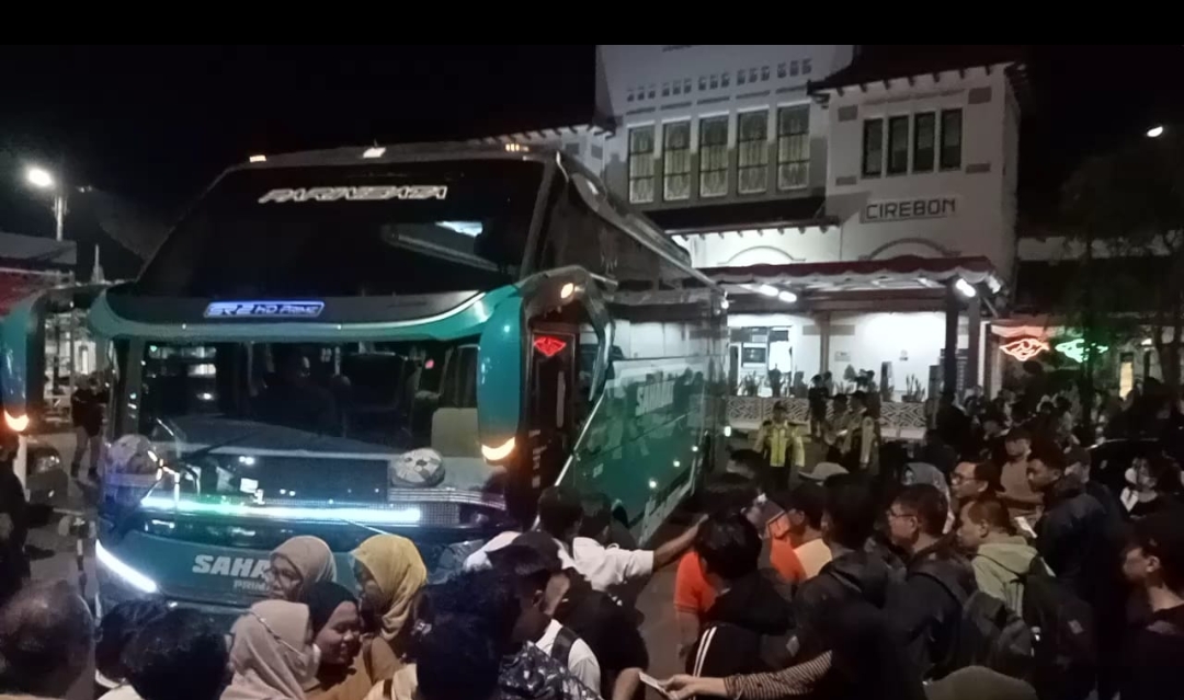 Argo Bromo Anggrek Anjlok, Ratusan Penumpang Kereta Api Dievakuasi Pakai Bus Menuju Jakarta