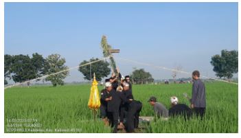 Warga Desa Kalideres Lestarikan Tradisi ’Pasang Panjeran’ Wujud Syukur dan Gotong Royong Petani Cirebon