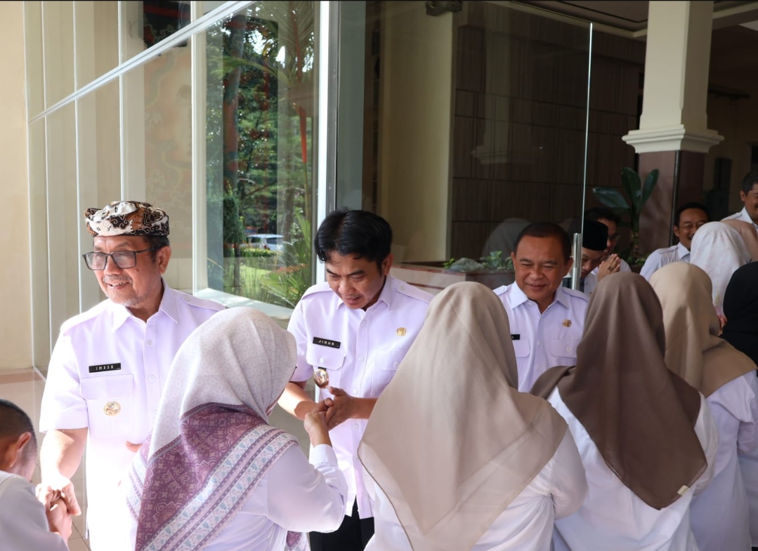 Usai Libur Lebaran, Bupati Imron Tekankan ASN Berikan Pelayanan Publik yang Prima