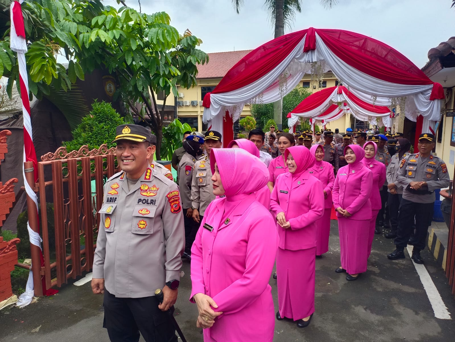 Polresta Cirebon Gelar Upacara Wisuda Purna Bhakti Anggota Polri dan ASN 