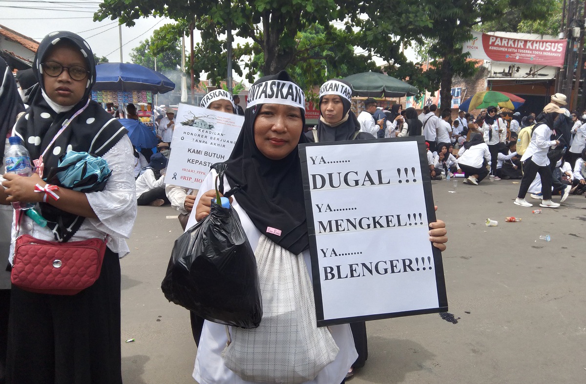 Demo Guru Honorer di Indramayu Menolak PPPK Paruh Waktu, Caridin Langsung Berjanji