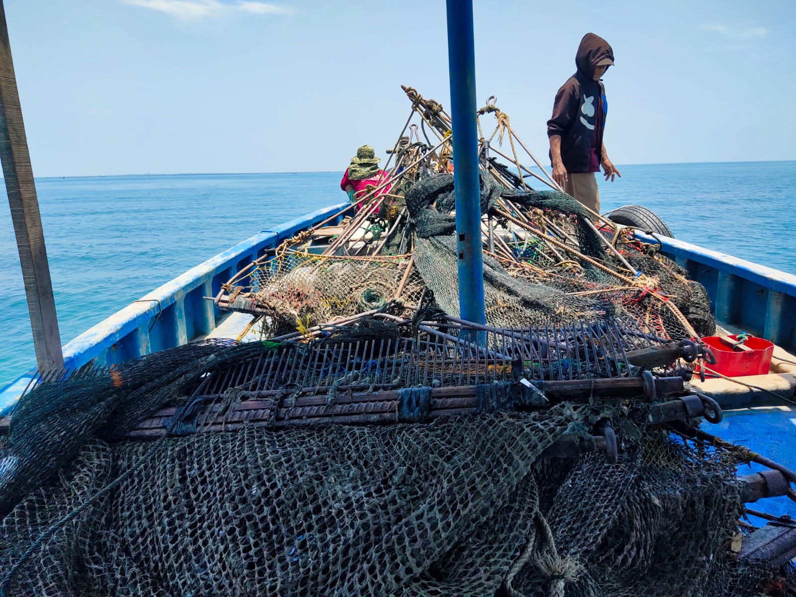 Ditpolairud Polda Jabar Sisir Perairan Blanakan, Amankan Puluhan Alat Tangkap Garok dari Kapal Nelayan 
