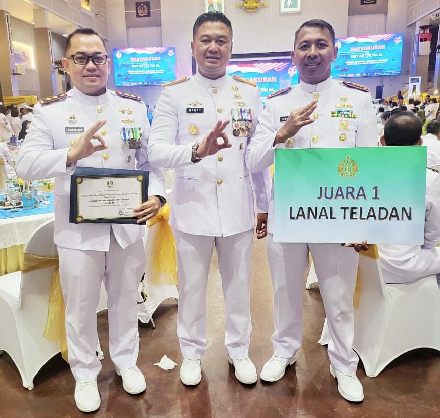 Kado Istimewa HUT TNI AL, Lanal Cirebon Terima Penghargaan Lanal Teladan