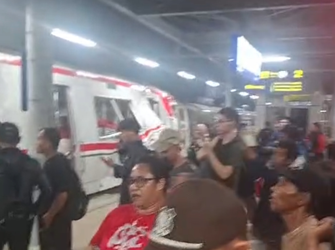 KAI Minta Maaf Usai Tabrakan KRL di Bekasi Timur, Evakuasi Penumpang Diprioritaskan