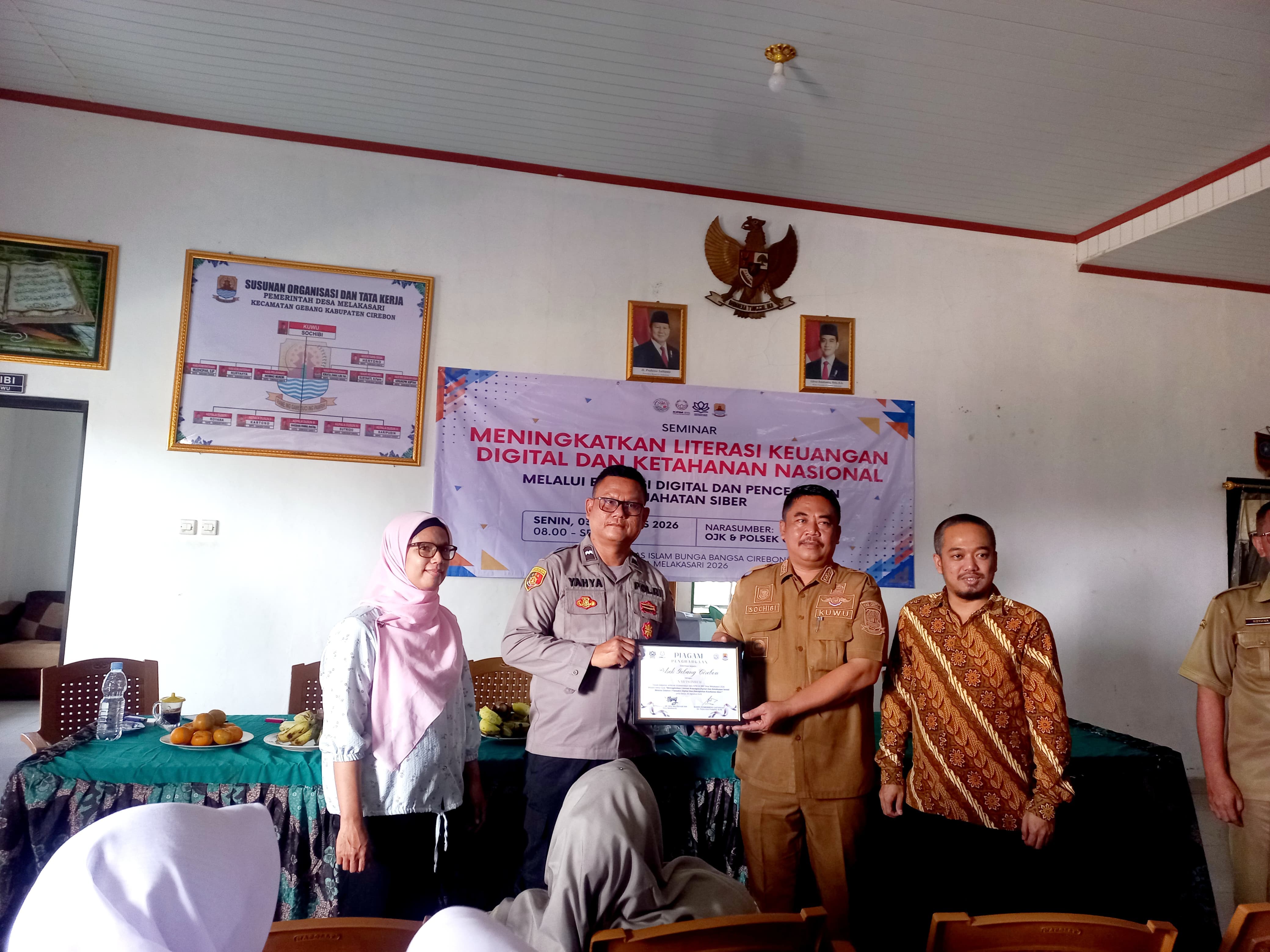 Mahasiswa KPM UIBB Gandeng OJK dan Polisi, Bekali Warga Melakasari Cara Aman Bertransaksi Digital